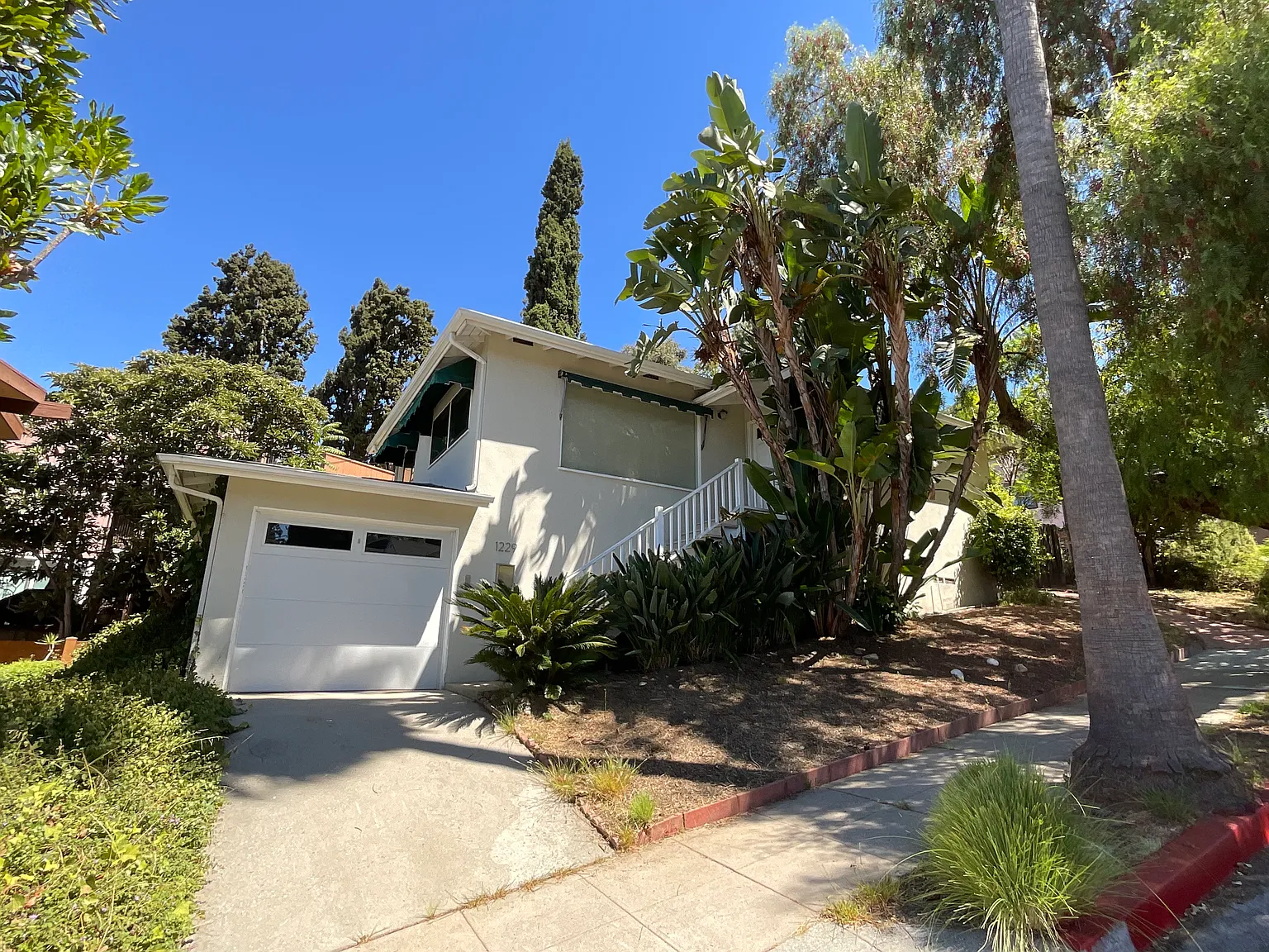 1229 E Palmer Ave — Photo 1