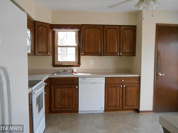 5th image of 10680 Prince Charles Dr
