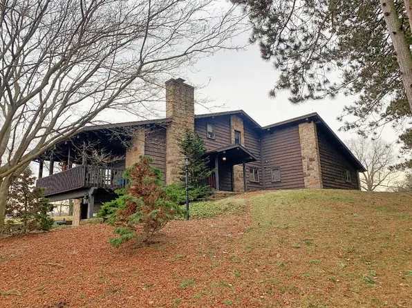 371 Mount Air N, New Castle, PA 16102