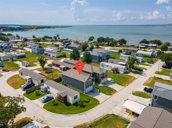127 Egret Canal N, Baytown, TX 77523