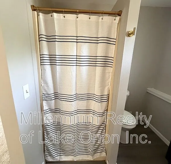 735 E Milton Ave — Photo 11