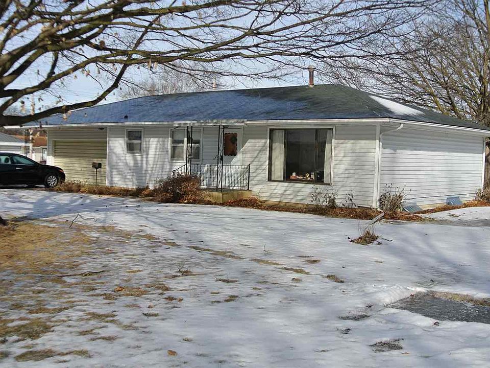 2nd image of 1015 Maple St