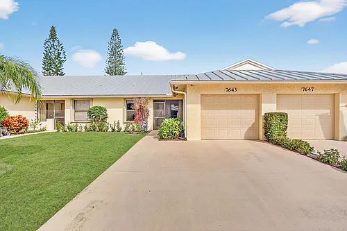 7643 SE Sugar Sand Cir Photo 1