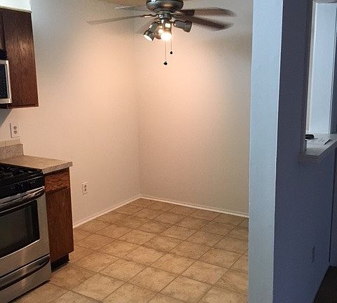 3rd image of 96 Sussex Pl #1302