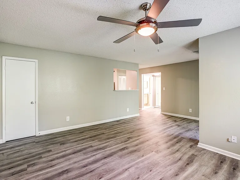 Stone Creek Apartments — Photo 49