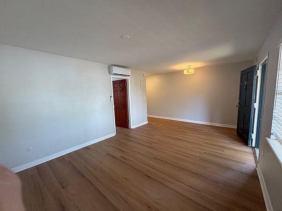 2nd image of 3112 W Horatio St #50