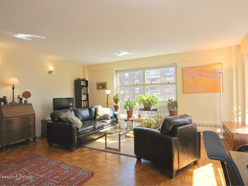 1st image of 80 La Salle St APT 17E