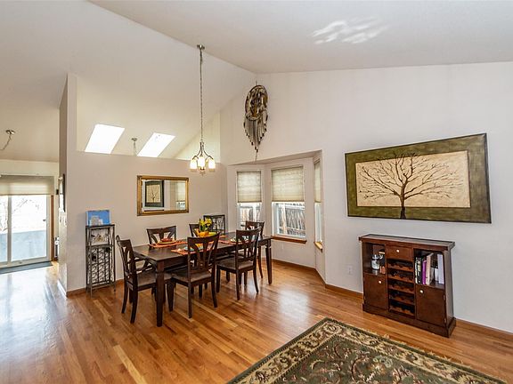 3rd image of 165 Cherrywood Ln