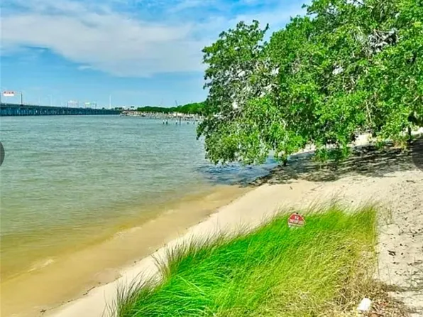 9601 9th View St APT 203, Norfolk, VA 23503