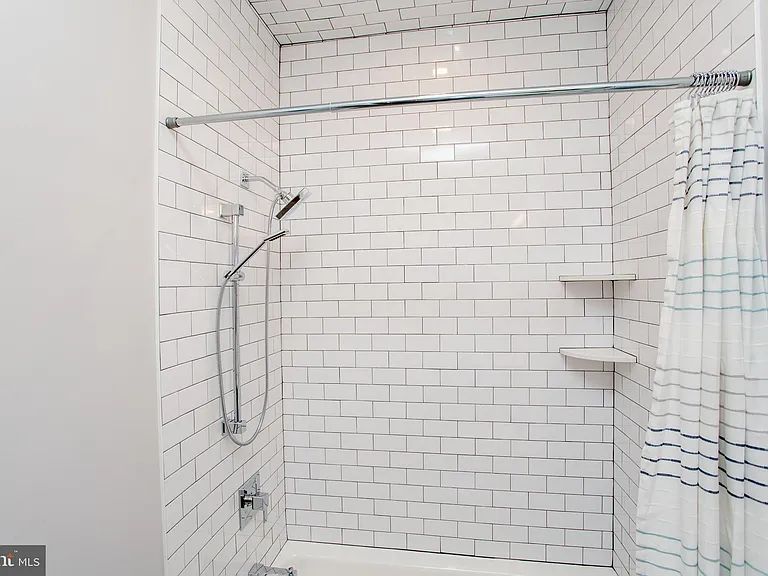 327 Wood St — Photo 53