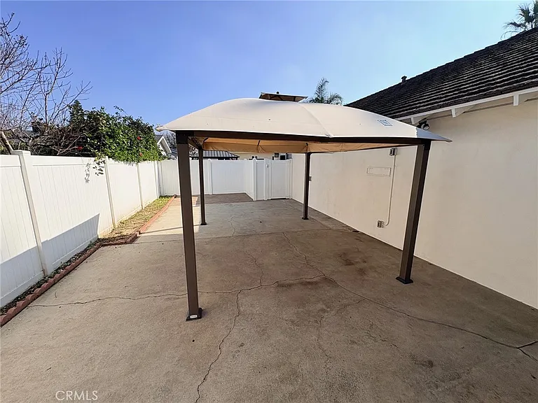 7502 Balcom Ave #7502 — Photo 4