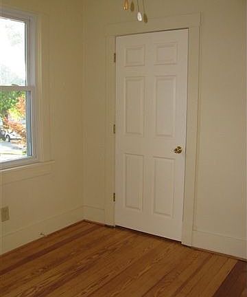 5th image of 4549 Seward St