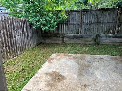 110 Flagstone Dr — Photo 3