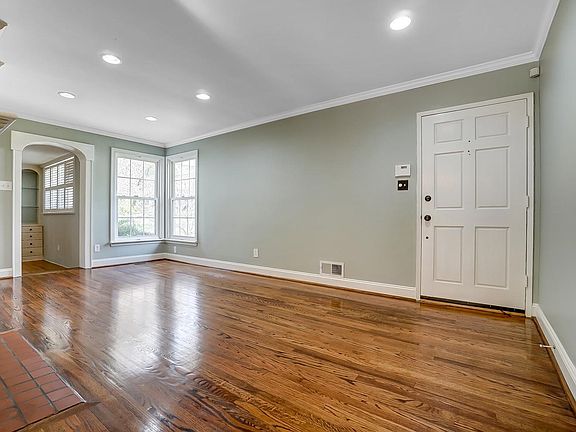 5th image of 768 Montford Dr