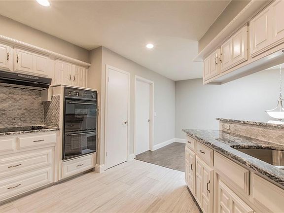 5th image of 2405 Fairview Dr