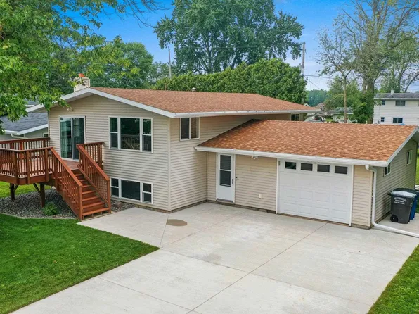 309 Park St, Pulaski, WI 54162