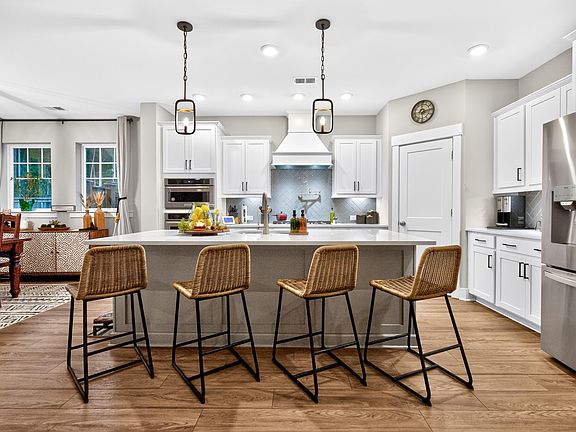 5th image of 438 Cool Bend Ln