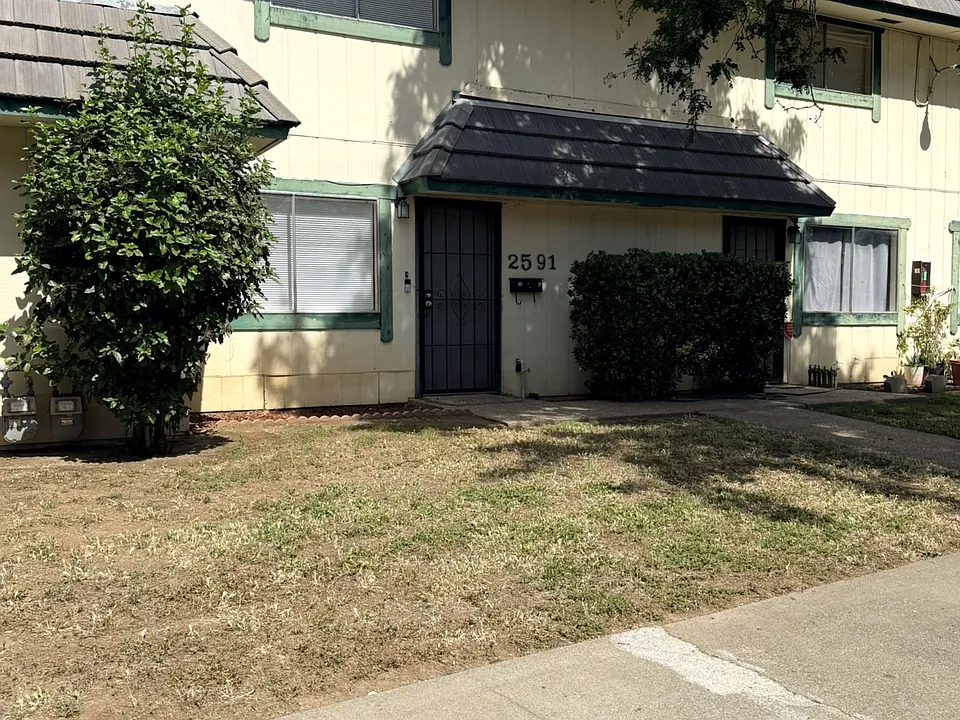 2591 Glen Ave