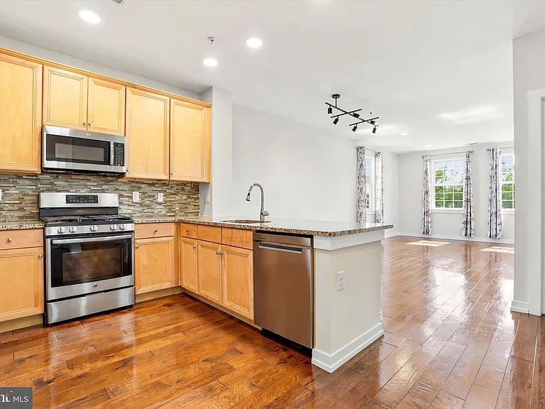 121 Hagen Dr #B — Photo 3