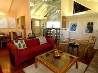 22820 Macfarlane Dr, Woodland Hills, CA 91364