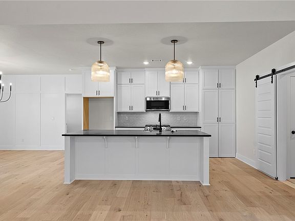 4th image of 1121 Canyon Maple St