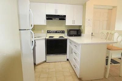 4th image of 8600 Ridgewood Ave #1112