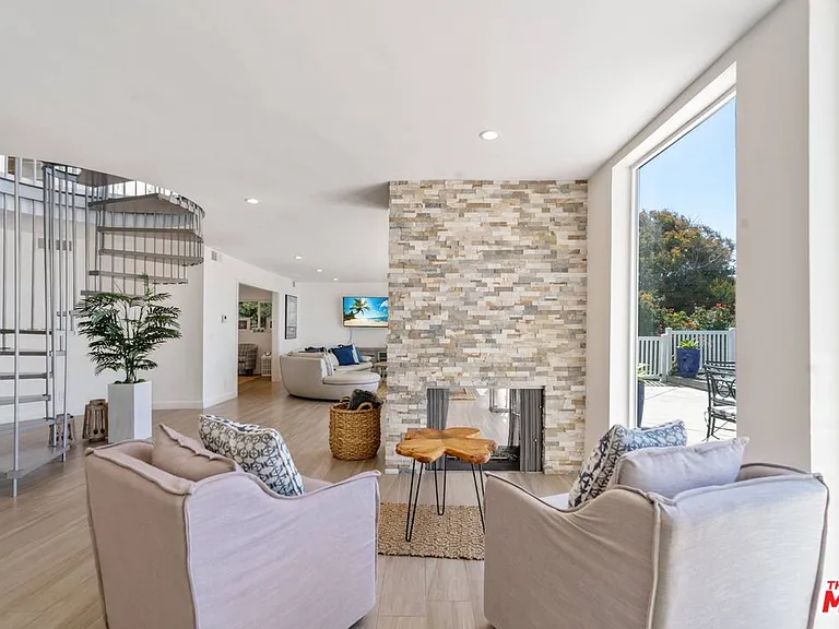 31518 Broad Beach Rd — Photo 12