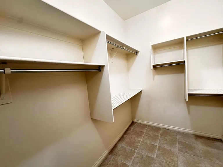 268 E Powell Way — Photo 36