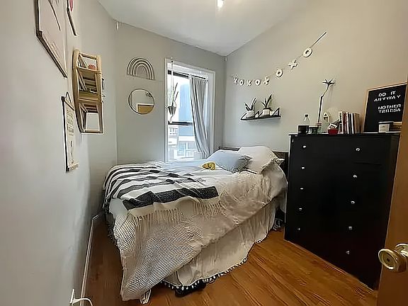 5th image of 950 Atlantic Ave #4