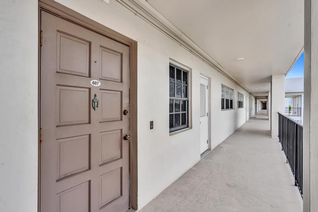 2950 N Palm Aire Drive #607, photo 3