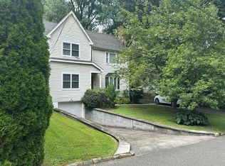 66 Shadow Ln, New Rochelle, NY 10801