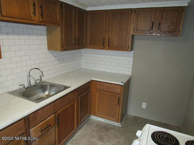 9525 Campus Ave — Photo 8