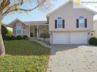 2208 NE Maybrook Dr, Blue Springs, MO 64029