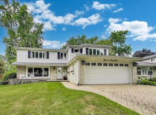 1821 E Boulder Dr, Mount Prospect, IL 60056