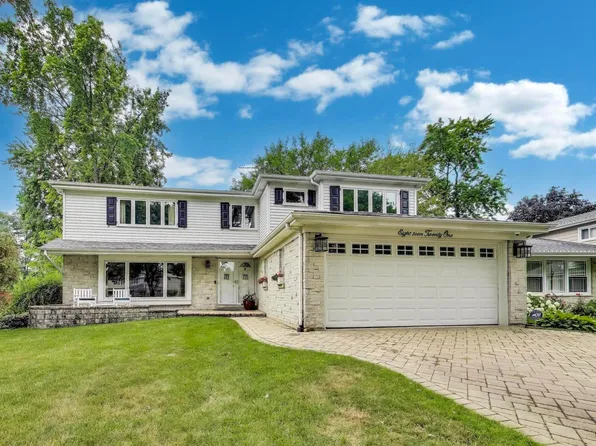 1821 E Boulder Dr, Mount Prospect, IL 60056