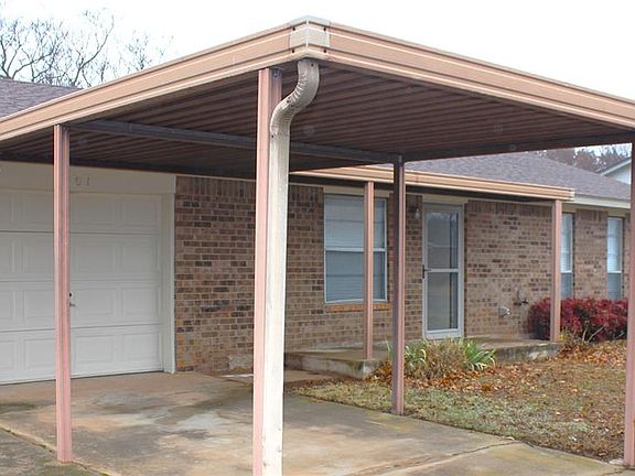4th image of 701 Woods Dr