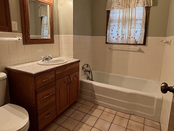 3rd image of 814 W 22nd Ave