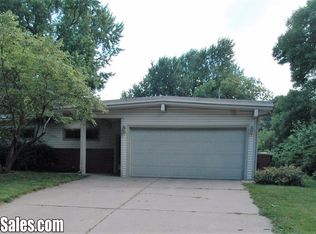 921 Eldon Dr, Lincoln, NE 68510