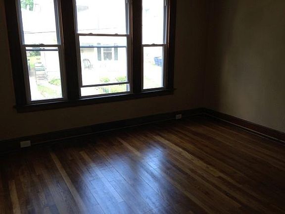3rd image of 196 Cooke St #2