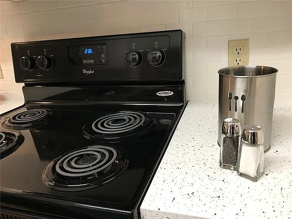 3rd image of 504 W Plantation Blvd