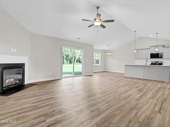 4th image of 910 Wild Azalea Way