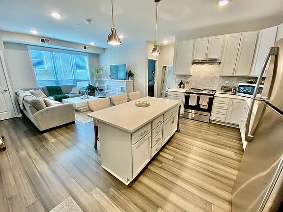 2nd image of 829 Marshall St NE #331