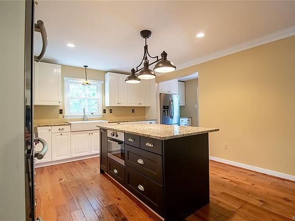 5th image of 1911 Bayleaf Ct
