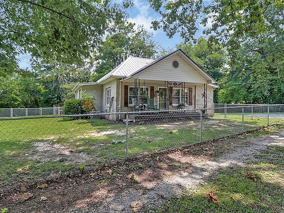 5th image of 226 Rugby Ave