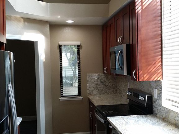 Energy efficient Kitchen with soft closing brand new cabinets.