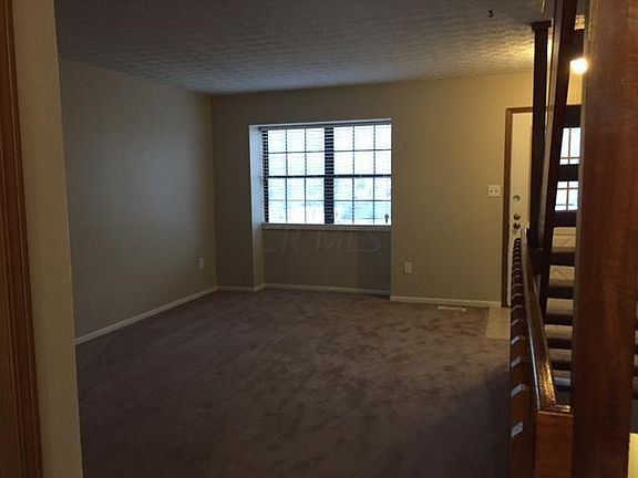 2nd image of 910 Charnwood Ln