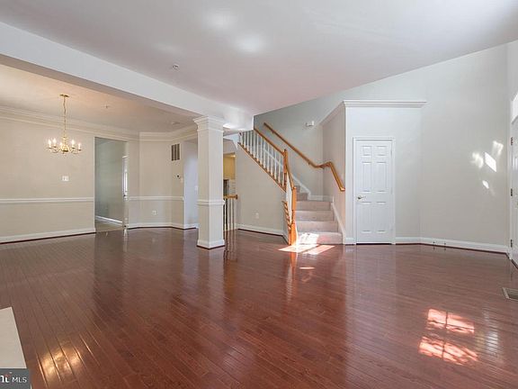 3rd image of 709 Garden View Way