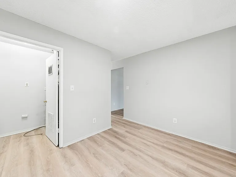 2415 Shirley Ave — Photo 7
