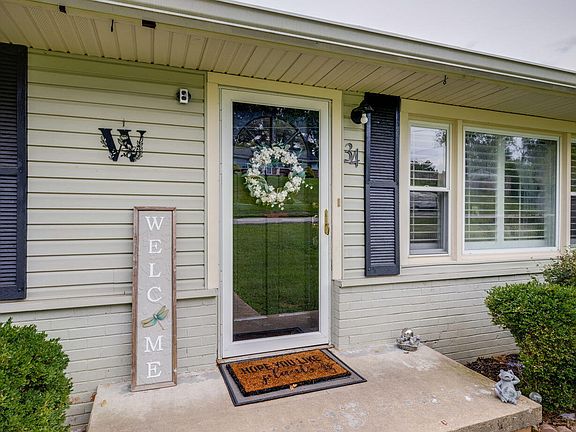 4th image of 34 Crown Cir