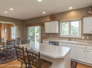 1607 NW 124th St, Clive, IA 50325